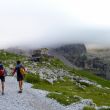 Llegando al Brentei - Detrs, escondido tras las nubes, el imponente Crozzon di Brenta
