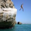 Proteccin ante todo - Aparte de escalar podemos distraernos saltando al agua desde las rocas o los pies de va... Buscando diferentes alturas, un buen remojn es de agradecer es estas calurosas fechas... Eso si, recuerda lo importante que es la seguridad ;-)
