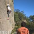 Enlavertical en Montesa - Pau a tope en esta dura salida de 6c+... Y yo mismo estrenando camiseta con logo verticalero :-)